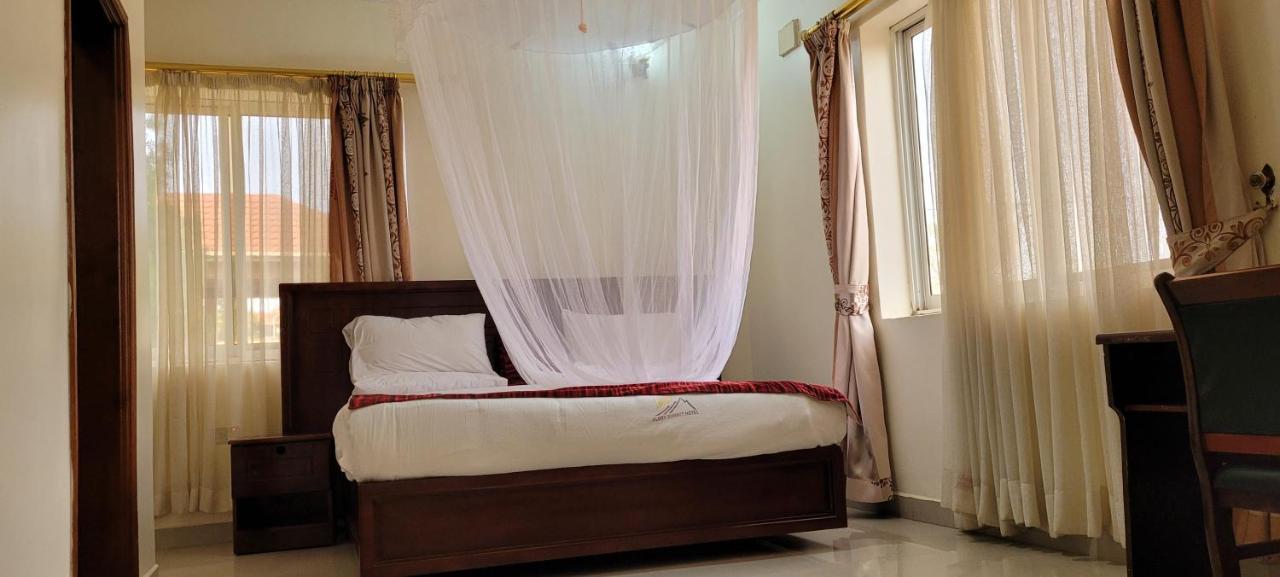 Glory Summit Hotel Hoima Buitenkant foto