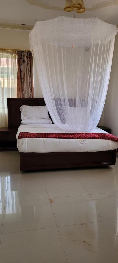 Glory Summit Hotel Hoima Buitenkant foto