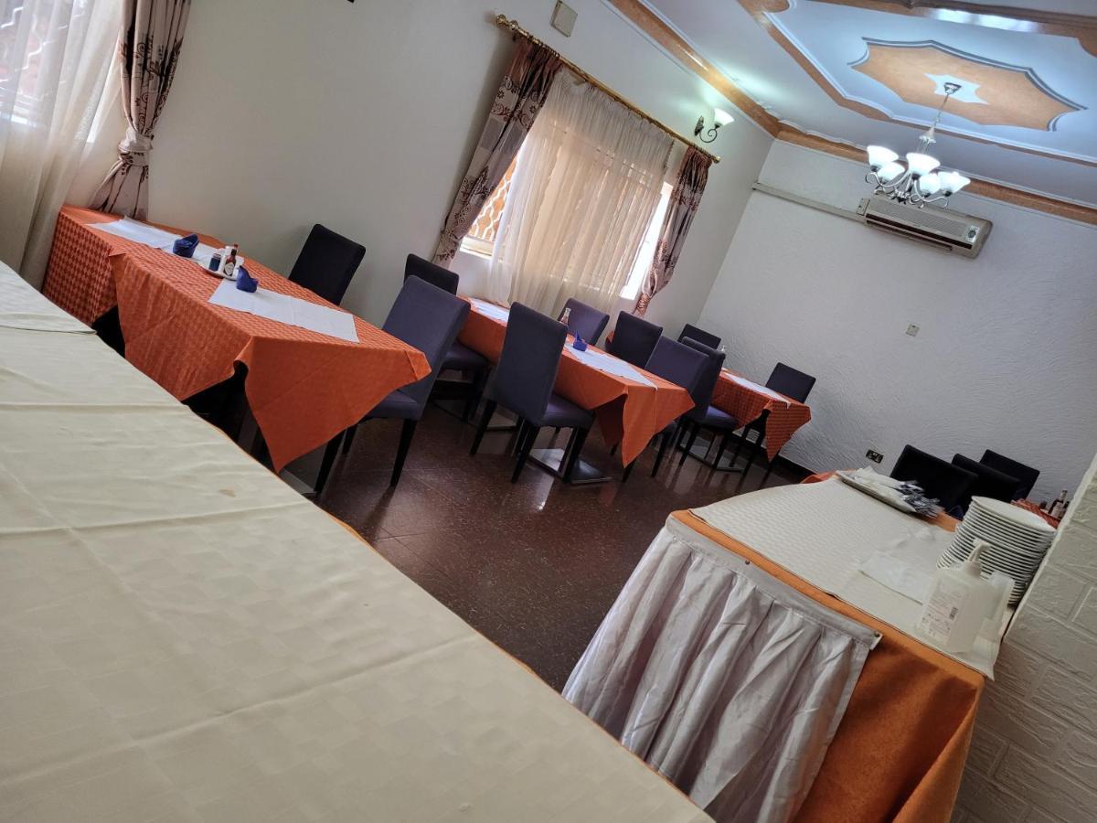 Glory Summit Hotel Hoima Buitenkant foto