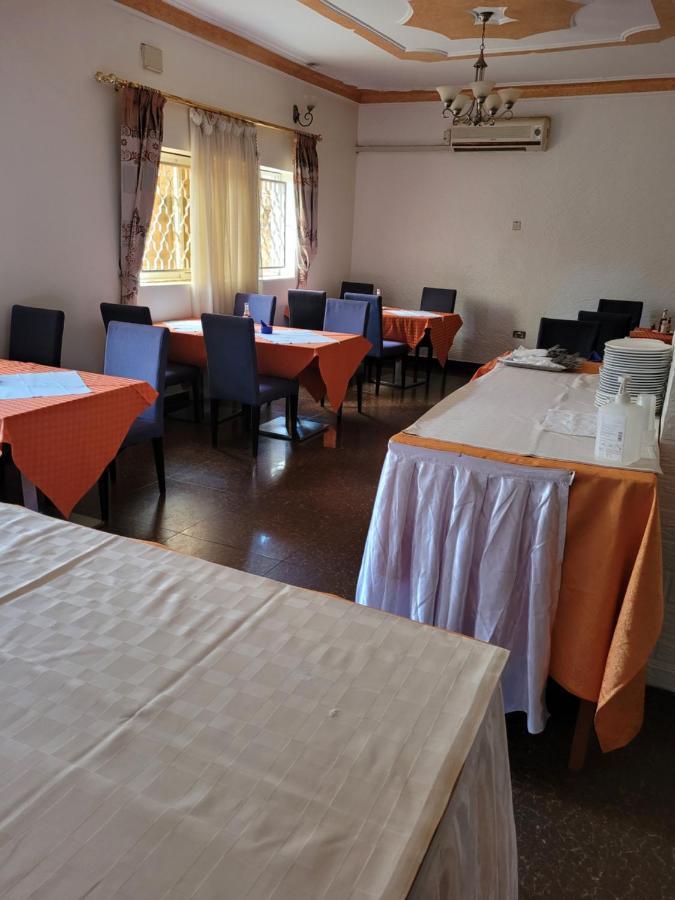Glory Summit Hotel Hoima Buitenkant foto