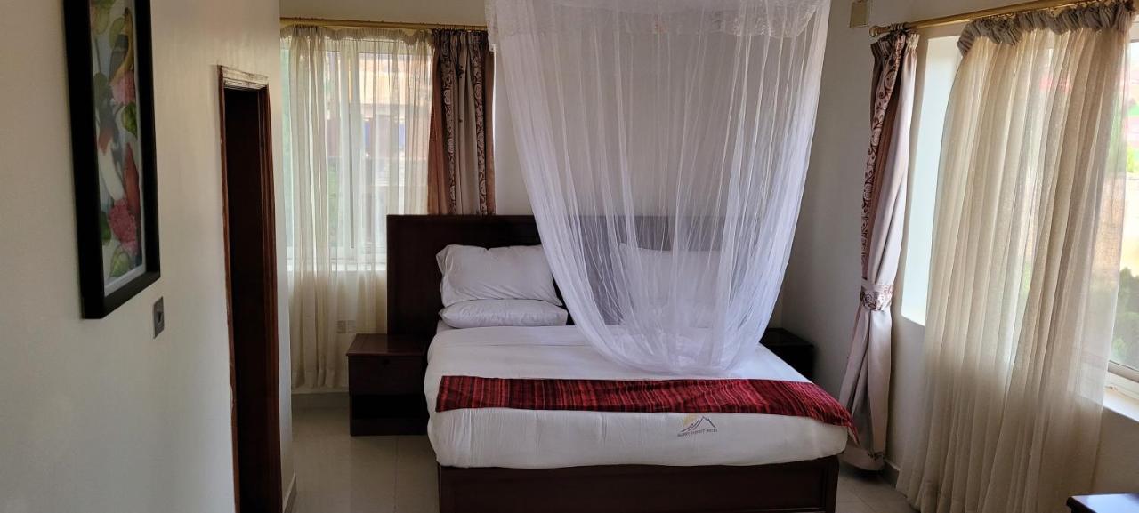 Glory Summit Hotel Hoima Buitenkant foto