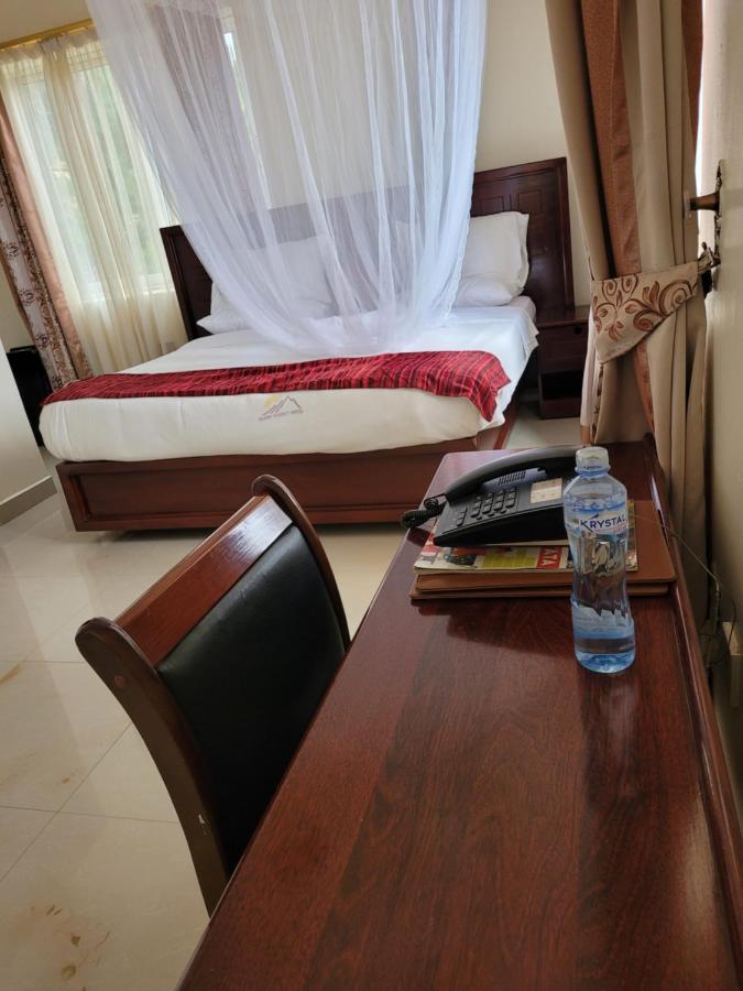 Glory Summit Hotel Hoima Buitenkant foto