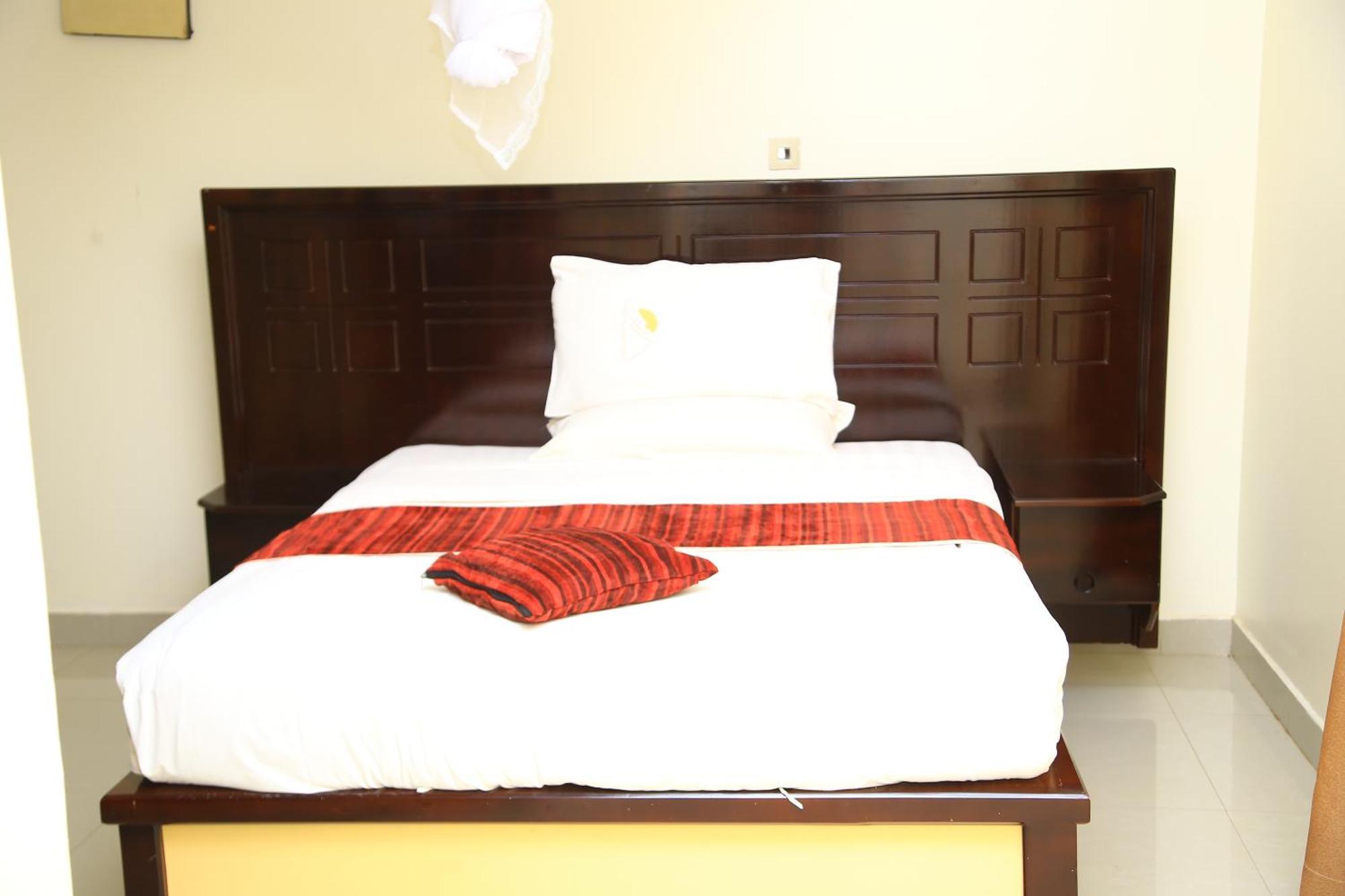 Glory Summit Hotel Hoima Buitenkant foto